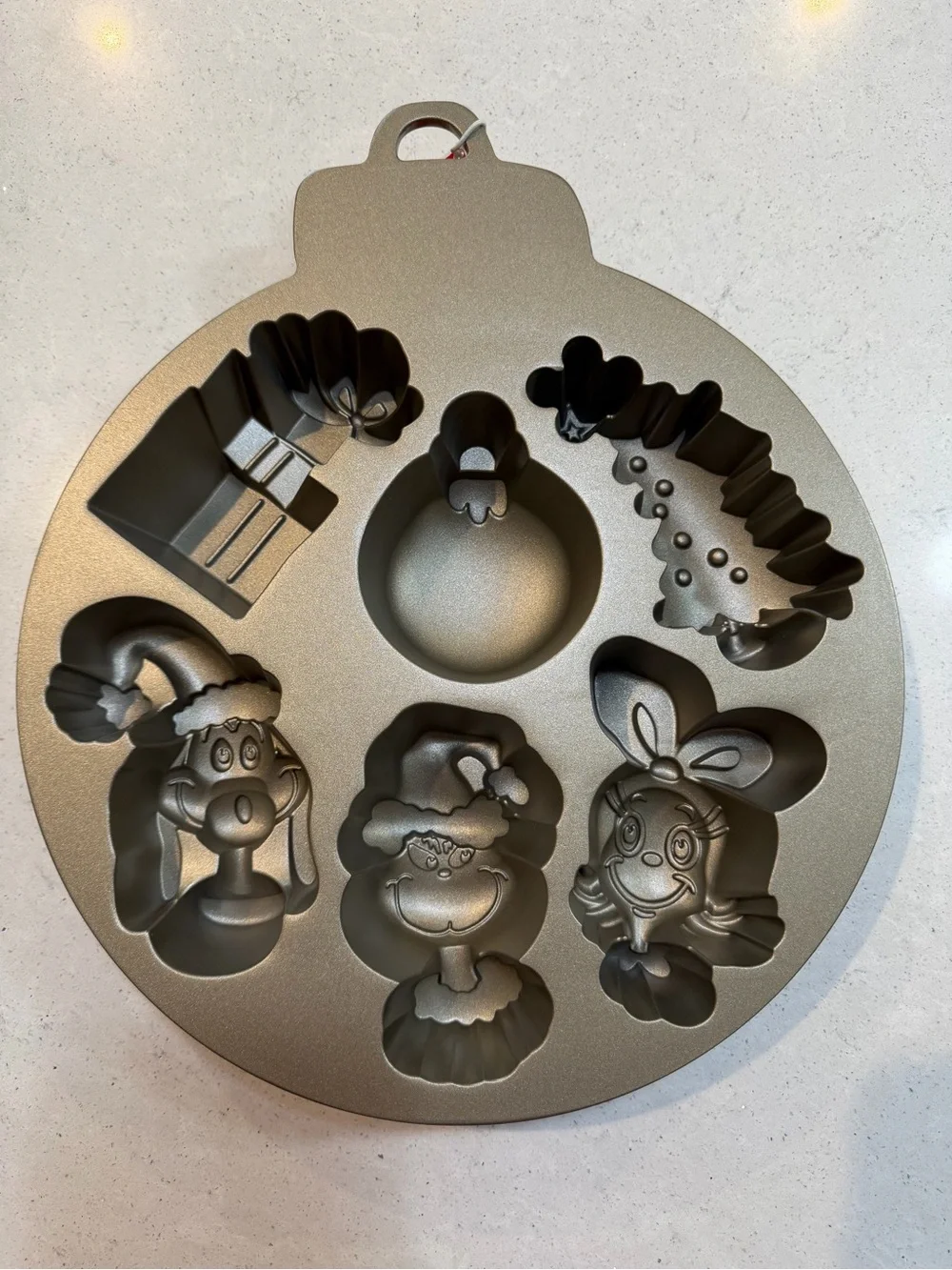 Grinch Holiday Character Cake Pan - Metallic Gray Kids Baking Mold never used
